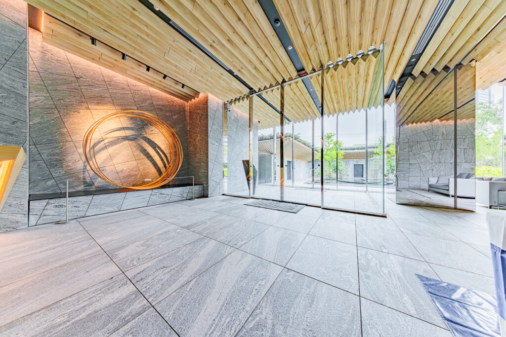 ブランズ千代田富士見のエントランス｜THE BRIDGE株式会社撮影