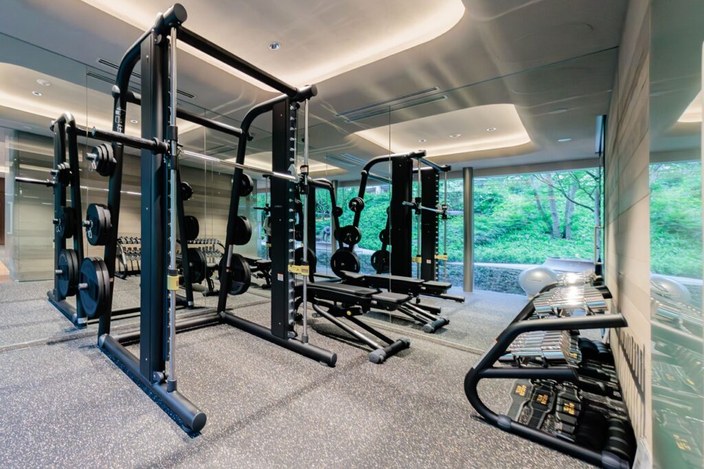 三田ガーデンヒルズのフィットネスルームの写真|THE BRIDGE株式会社撮影