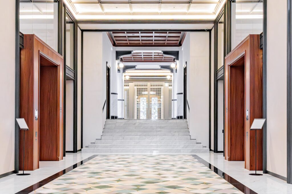 三田ガーデンヒルズのエレベーターホール写真|THE BRIDGE株式会社撮影