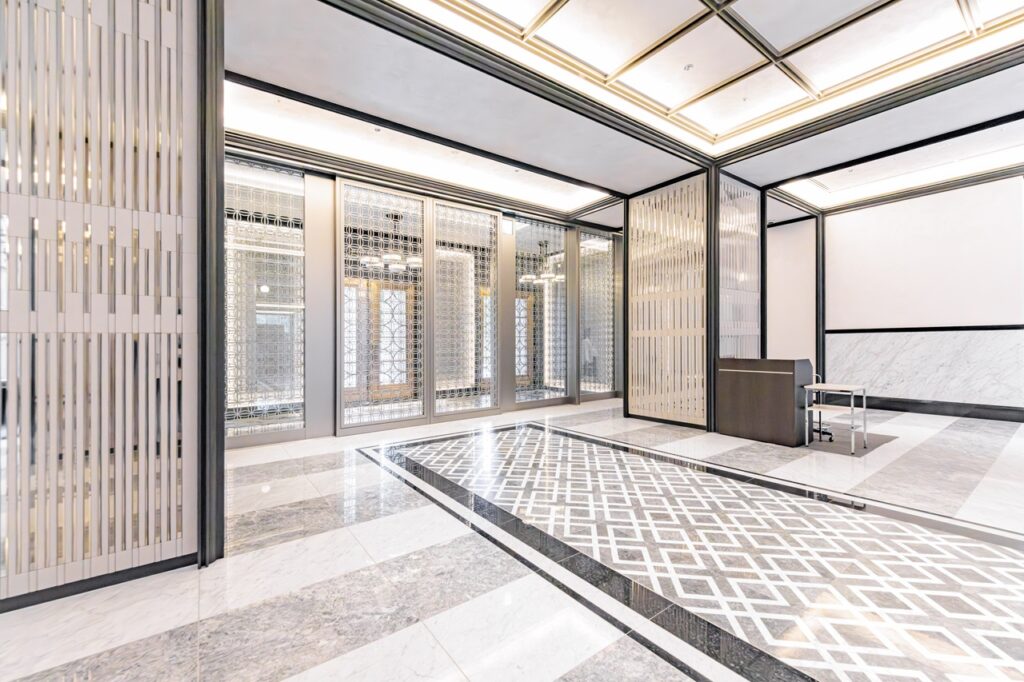 三田ガーデンヒルズのエレベーターホール写真|THE BRIDGE株式会社撮影